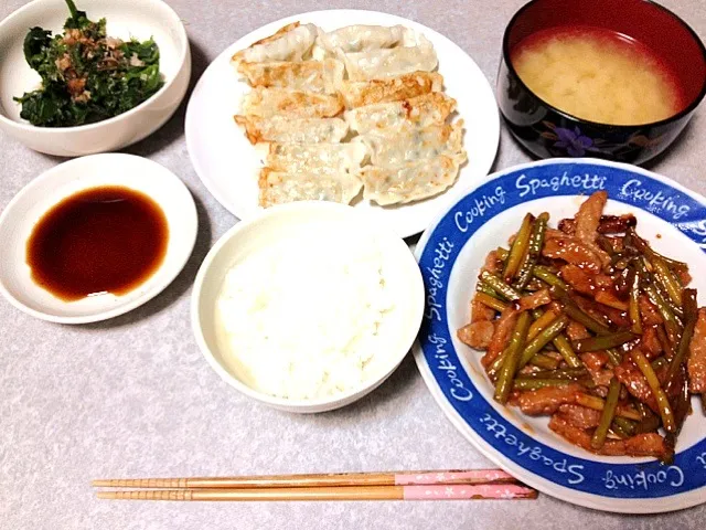 牛肉とニンニクの芽炒め•味の素ギョウザ•ほうれん草お浸し|うるしちかさん