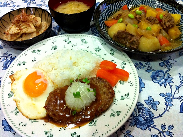 おろしハンバーグ目玉焼き 肉じゃが 筍めんつゆおかか炒め 鍋残り野菜味噌汁 まーまま Snapdish スナップディッシュ Id Cvwt8a