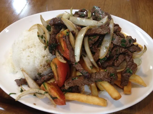 Snapdishの料理写真:Peru's lomo saltado!!!|fatima kitautiさん