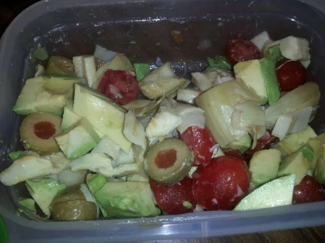 hearts of palm, artichoke, green olive slices, tomatoes, advocados, lemon juice, olive oil|gabiさん