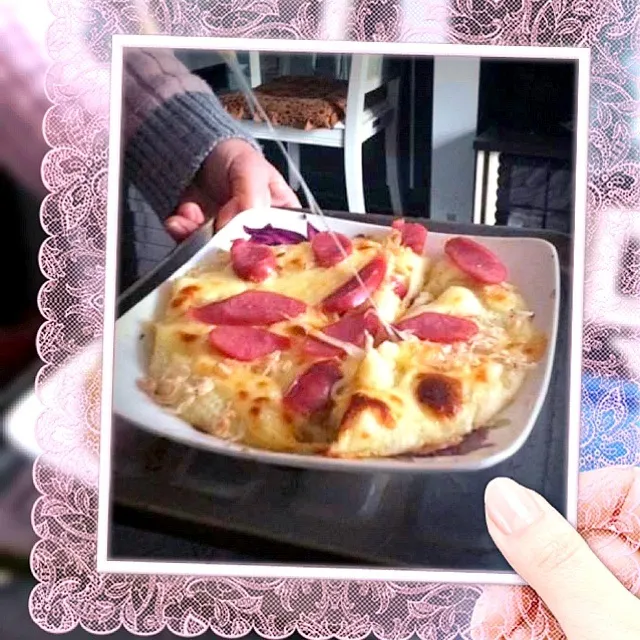 Snapdishの料理写真:Homemade pizza :) first time to make it|sherryさん