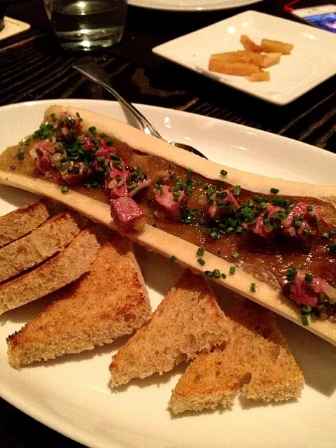 beef bone marrow with housemade pastrami, pickled mustard seed & the bread toast|Nicoleさん