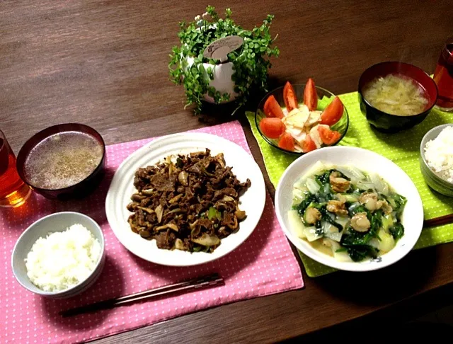 帆立と長芋とほうれん草の塩炒め、牛肉としめじのオイスターソース炒め、キャベツ中華スープ、トマトと大根のサラダ、ご飯|pentarouさん