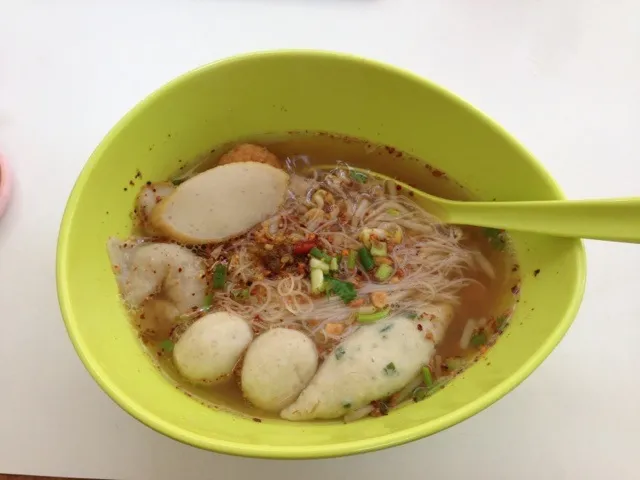 ก๋วยเตี๋ยวต้มยำลูกชิ้นปลา|kristayaさん