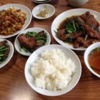 Snapdishの料理写真:中国料理盛でレバニラ定食と鶏の定食(ﾟ▽ﾟ*)ﾆﾊﾟｯ♪|чμмiさん