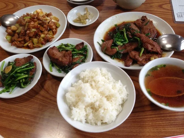 Snapdishの料理写真:中国料理盛でレバニラ定食と鶏の定食(ﾟ▽ﾟ*)ﾆﾊﾟｯ♪|чμмiさん