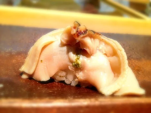 Snapdishの料理写真:Hamaguri big clam sushi|willzさん