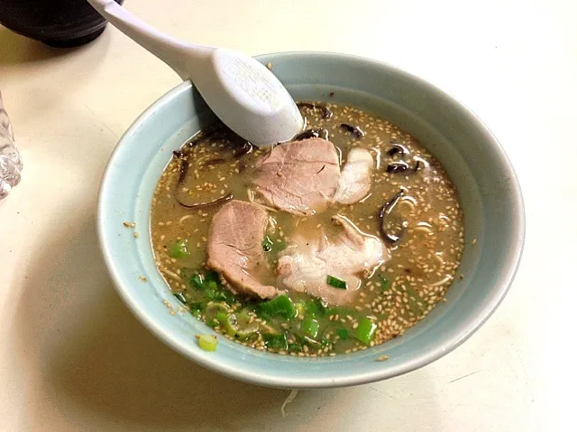 Snapdishの料理写真:とんこつラーメン|Yas Nakさん