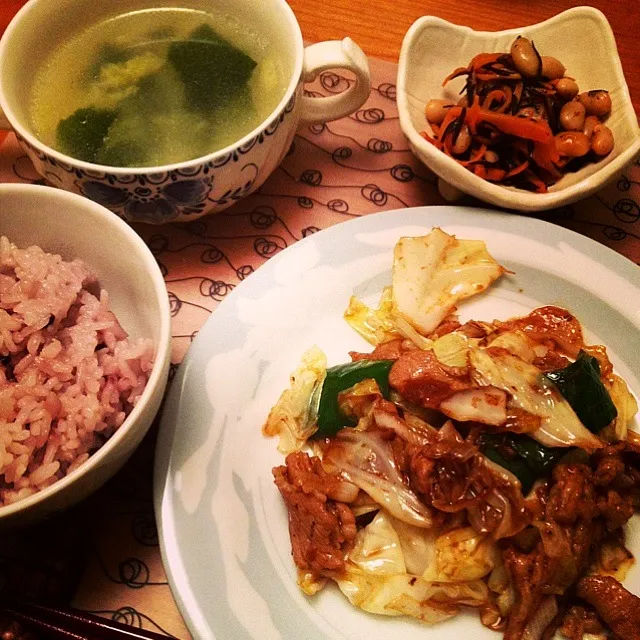 回鍋肉  大豆とひじきの煮物  白菜とワカメのスープ|ikukoさん