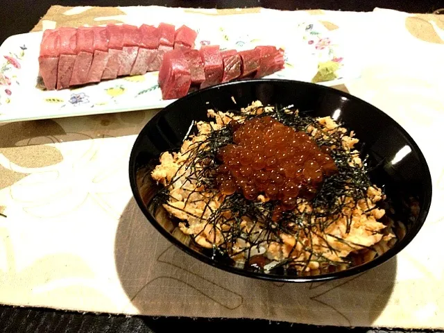 天然鰤刺しとサケイクラ親子丼。|加藤薫さん