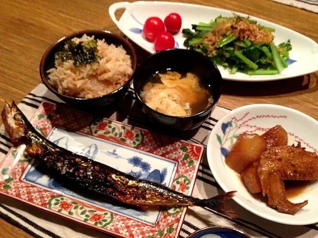 ウニめし  さんまの一夜干し  手羽先と大根のさっぱり煮  小松菜卵  トマト   玉子の吸い物|高田恵子さん