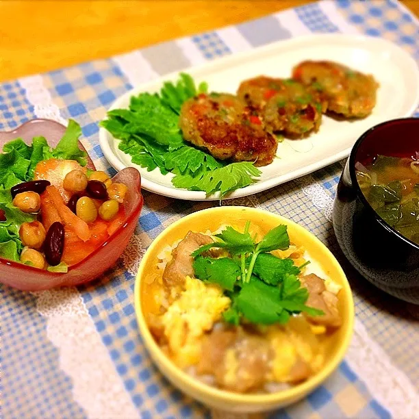 親子丼☃  もちもち蓮根餅☃  ビーンズサラダ☃|serinさん