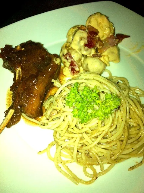 Lambchop wth spanish pasta & cheesy potato|Orange Lazatinさん