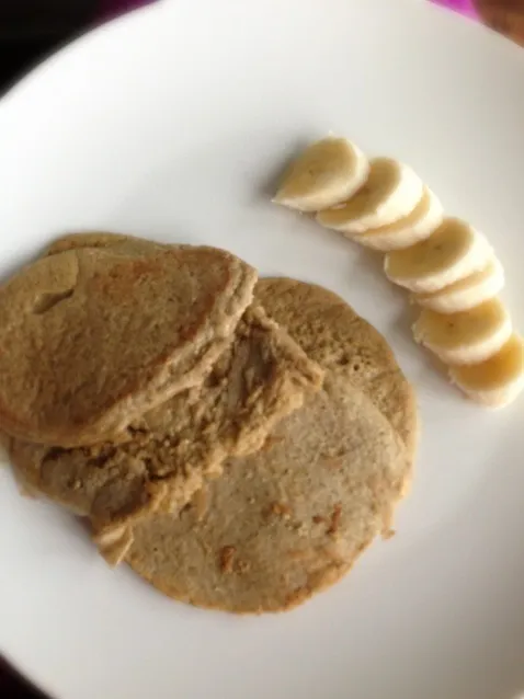 Snapdishの料理写真:Protein pancakes with banana|niamhさん