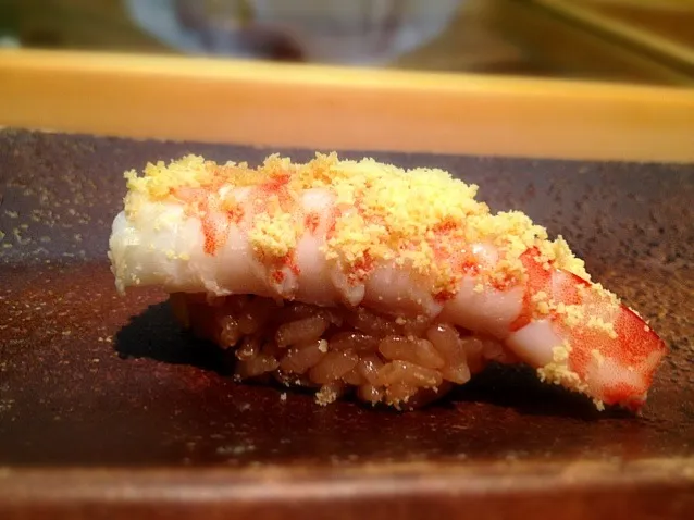 Ebi sushi with red rice|willzさん