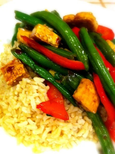 Spicy green beans and tofu over brown rice|Kimさん