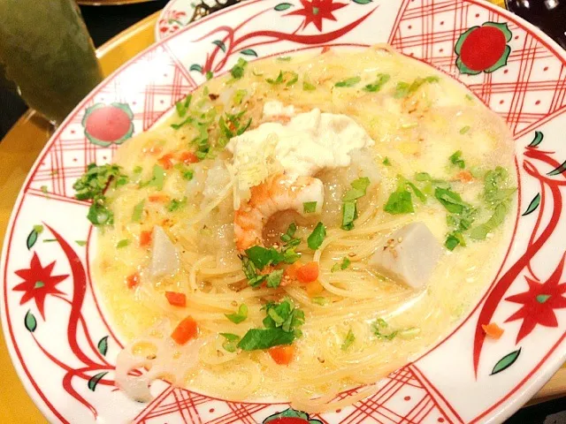 海老とえび芋の白味噌クリームスープパスタ生姜風味|りささん