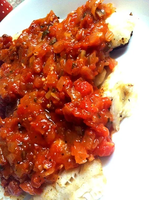 Fish tomato sauce  四種の魚食べ比べのつもりが、どれがどれだか分からなくなってしまったの巻w|mamakumiさん