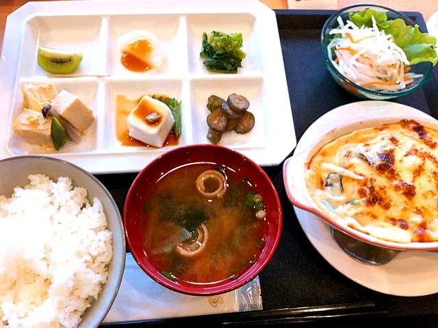 Snapdishの料理写真:ほうれん草と鶏肉のグラタン定食|misaさん