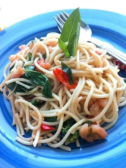 สปาเก็ตตี้ขี้เมากุ้ง  Stir fried spaghetti wz shrimps and sweet basil leaf|Toa Nakaratさん