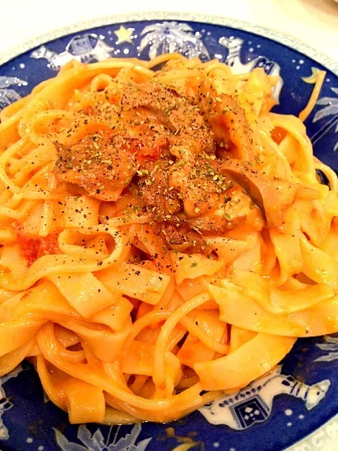 簡単サーモントマトクリームパスタ🍝|りさ〜ぬさん