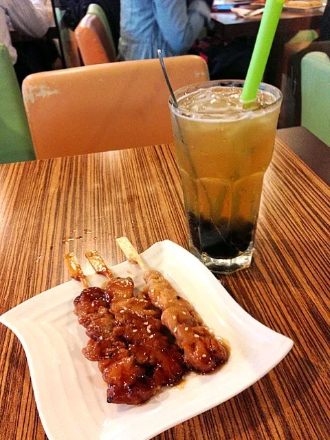 rbt - chicken skewers with bubble green tea|sweeettooothさん