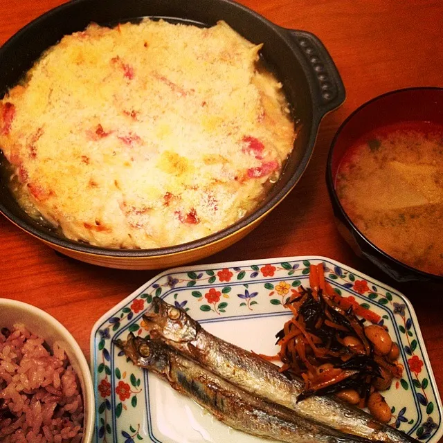 とろっとろ白菜クリームグラタン ししゃも  ひじき大豆煮物  味噌汁|ikukoさん