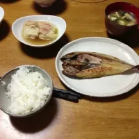 Snapdishの料理写真:ホッケの開き、ロールキャベツ、ほうれん草の味噌汁。|MAKINO Takashiさん