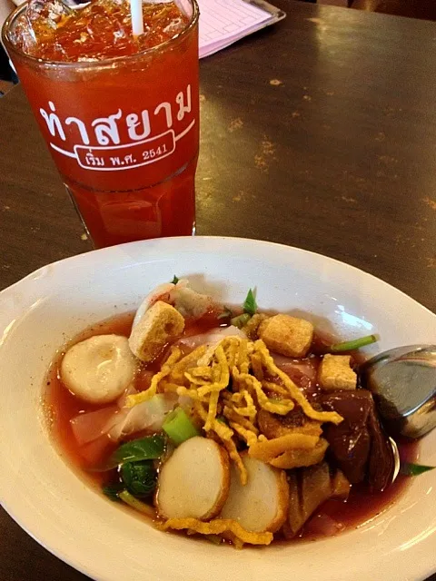 spicy noodles with fish balls and squid in red clear soup|😳陳承仁さん