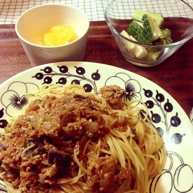 Snapdishの料理写真:1/17晩御飯  茄子と挽肉のパスタ  胡瓜と長芋のサラダ  いよかん  ＊娘作＊|yukiyamasakiさん