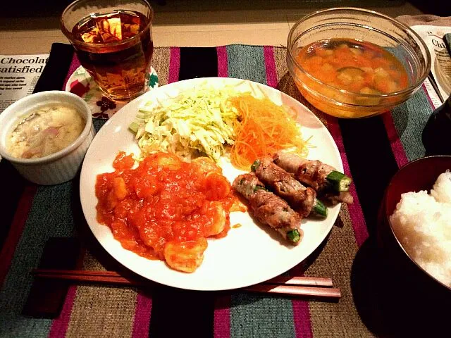 Snapdishの料理写真:エビチリ、オクラの豚肉巻き、茶碗蒸し、トマトときゅうりのスープ|えぴさん