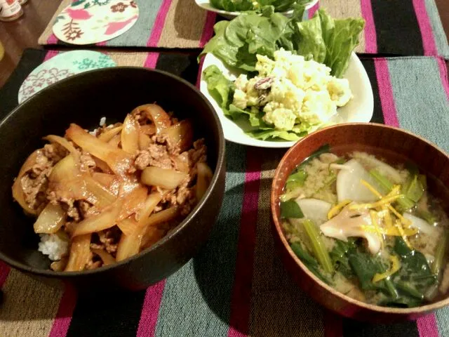 牛丼、カブと小松菜のお吸い物、ポテトサラダ|えぴさん