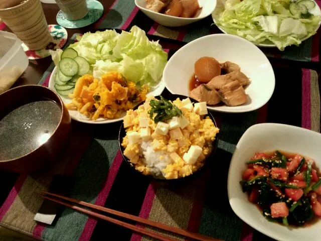 筍卵チーズ丼、ぶり大根、南瓜マカロニサラダ、中華風トマトサラダ、わかめスープ|えぴさん