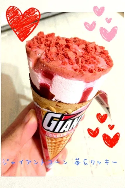 夜食♥ジャイアントコーン 苺＆クッキー   3種のベリーソース♥|cocoさん