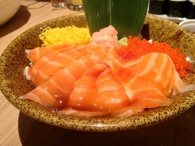 Salmon sashimi don|Nicholas Tayさん