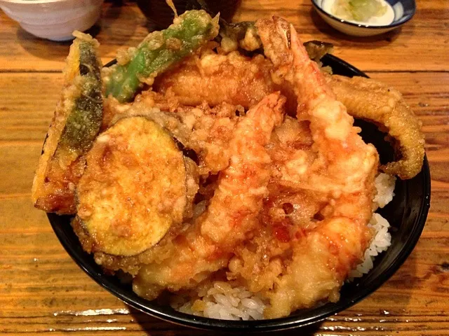 魚兼 特製デラックス天丼|ひろすぃーさん