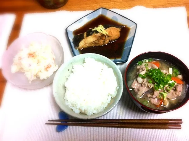 カレイの煮付け定食 豚汁|古賀愛さん