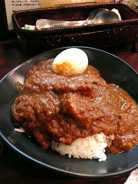 豚角煮カレーに半熟たまごトッピング|hiroshixさん