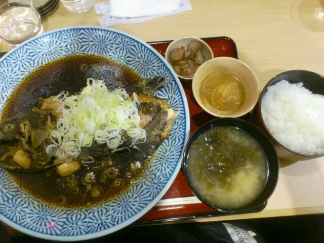 黒ソイの煮付け定食   『黒ソイでかっっっ!!』|あぶみんさん