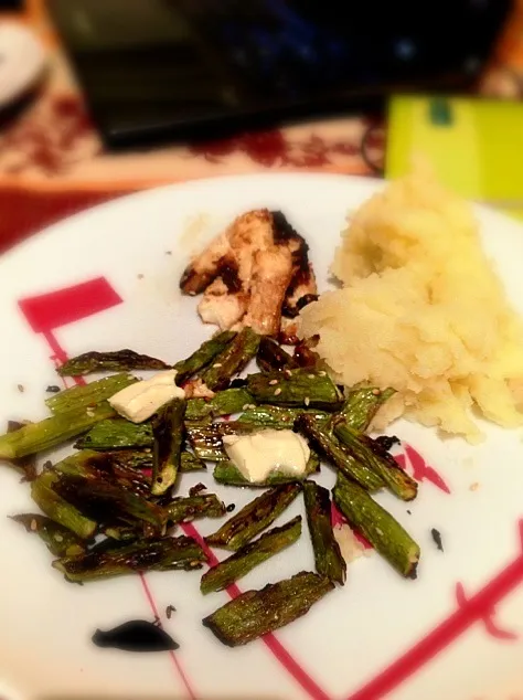 Roasted Asparagus, Mashed Potatoes and Tofu Steaks topped with Vegan Butter|georgianaさん