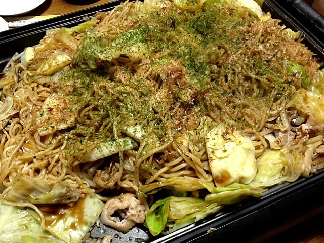 Snapdishの料理写真:イカ、豚肉入り焼きそば♡|カナエさん