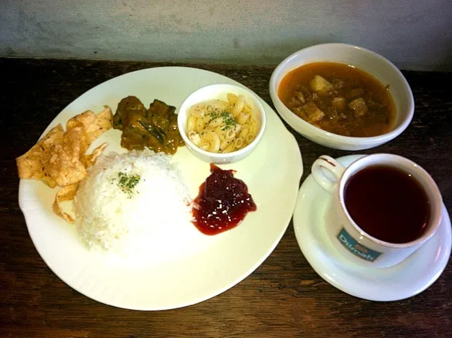 Snapdishの料理写真:パウラスペシャルカレーディッシュ|Thusitha pereraさん