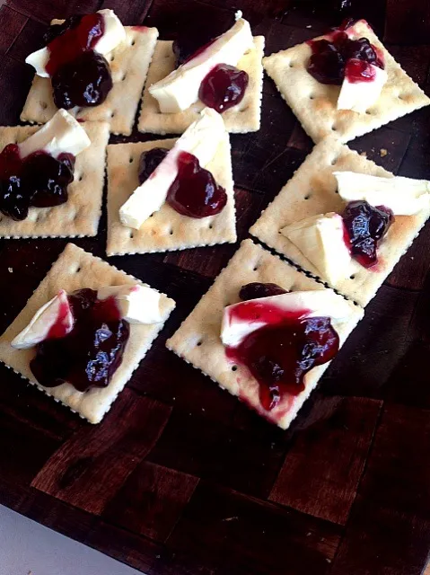 camembert blueberry crackers|bowssyさん