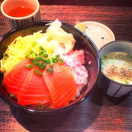 サーモン ネギトロ丼|ななみさん