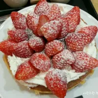 strawberry waffle|김수빈さん