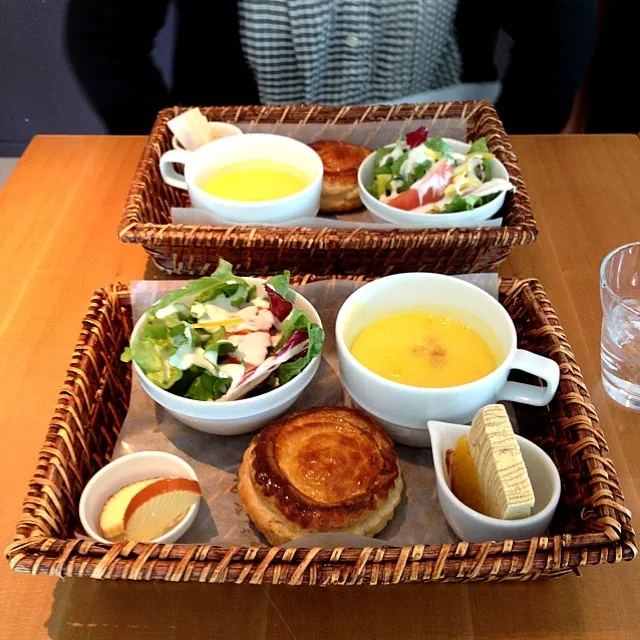 ユーハイムカフェでミートパイランチ♡|あやかさん