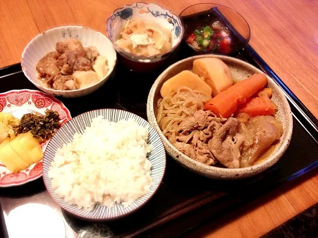 丸ごとゴロゴロ肉じゃが、白菜と揚げの炊いたん、スジと蕪の煮込み、ナマコポン酢、香物、玄米ごはん|jenさん