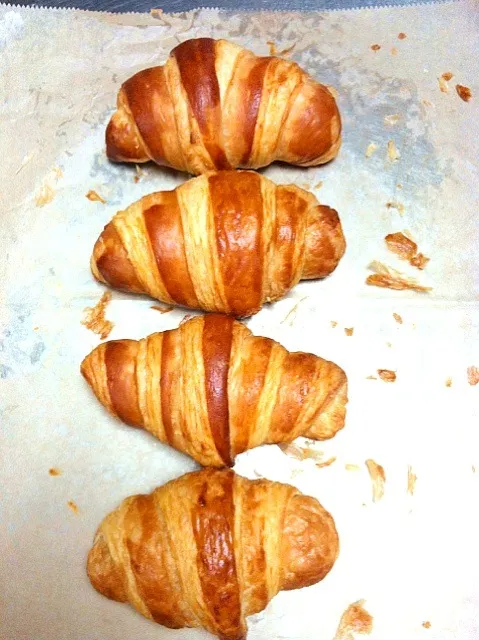 Croissants|Lauren Lowstanさん