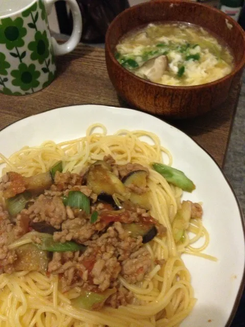 茄子とトマトのミートパスタ＆卵とじ豆苗スープ|じゅんさん