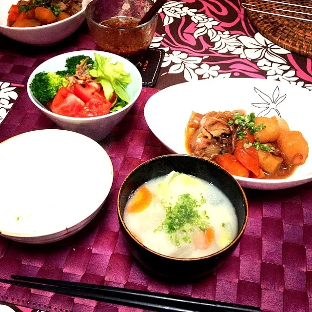 Snapdishの料理写真:醤油麹で肉じゃがnたくさんやさいのお味噌汁|SAYAKAさん